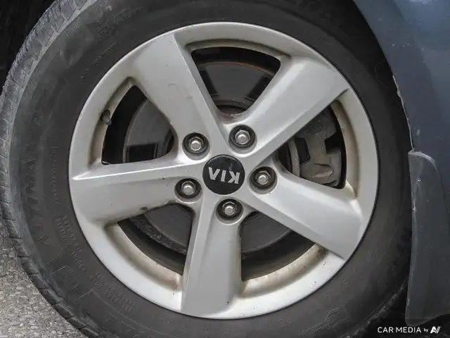 2014 Kia Optima LX in Cars & Trucks in London - Image 10