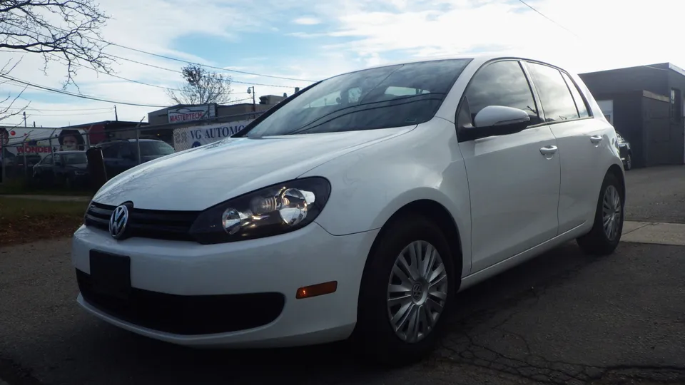 10 VW GOLF 2.5! MANUAL! LOW KM! TWO TIRE SETS! CERTIFIED!