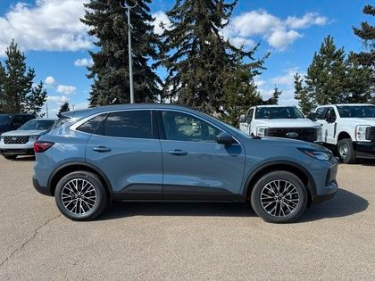 2025 Ford Escape PHEV w/MOONROOF in Cars & Trucks in Edmonton - Image 2
