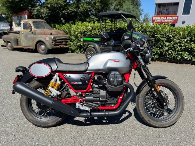 2017 Moto Guzzi V7 III Racer in Street, Cruisers & Choppers in Vancouver