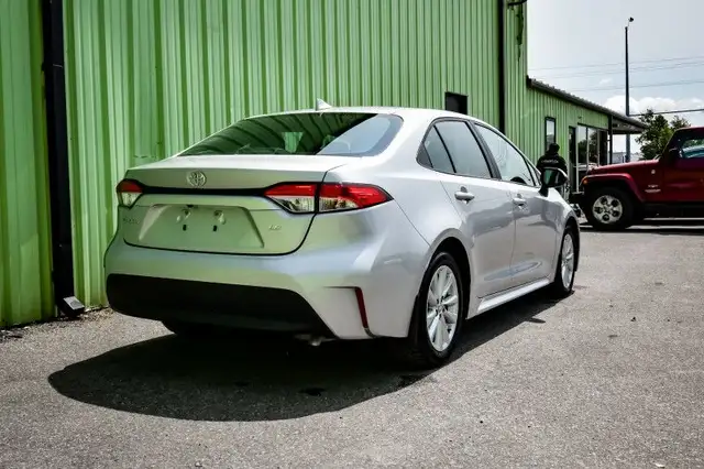 2024 Toyota Corolla LE - Heated Seats - Apple CarPlay dans Autos et camions dans Ottawa - Image 4
