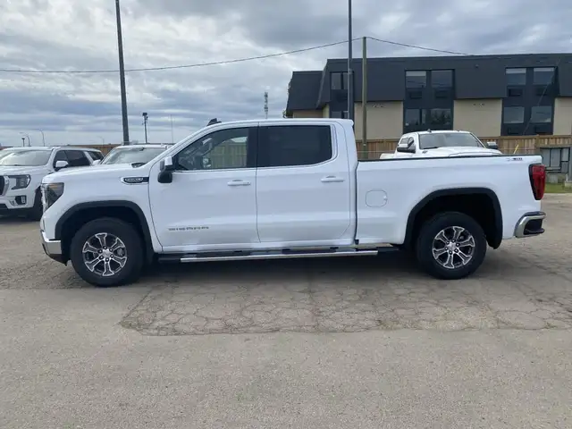 2025 GMC Sierra 1500 Crew Cab Standard Box 4-Wheel Drive SLE for in Cars & Trucks in Grande Prairie - Image 9