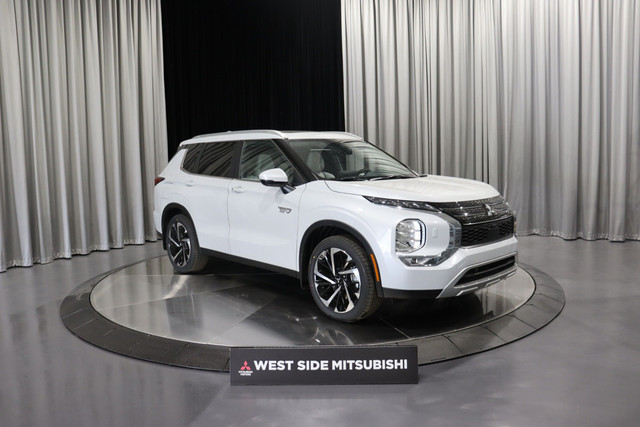2025 Mitsubishi Outlander PHEV SEL GREY LEATHER INTERIOR in Cars & Trucks in Edmonton