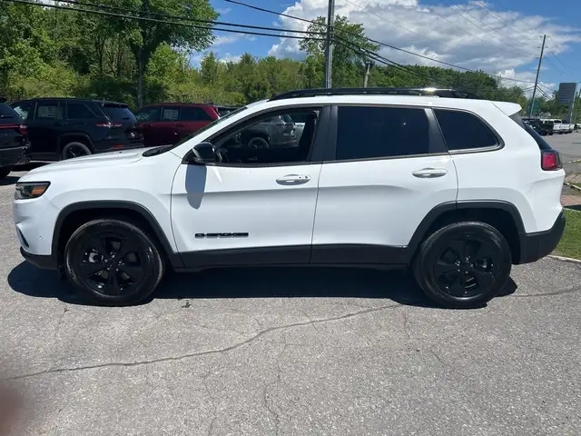 2023 Jeep Cherokee Altitude dans Autos et camions dans Ottawa - Image 5