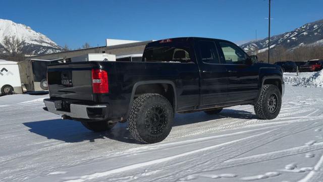 2017 GMC Sierra 1500 SLE Extended Cab, 5.3L V8 in Cars & Trucks in Cranbrook - Image 2