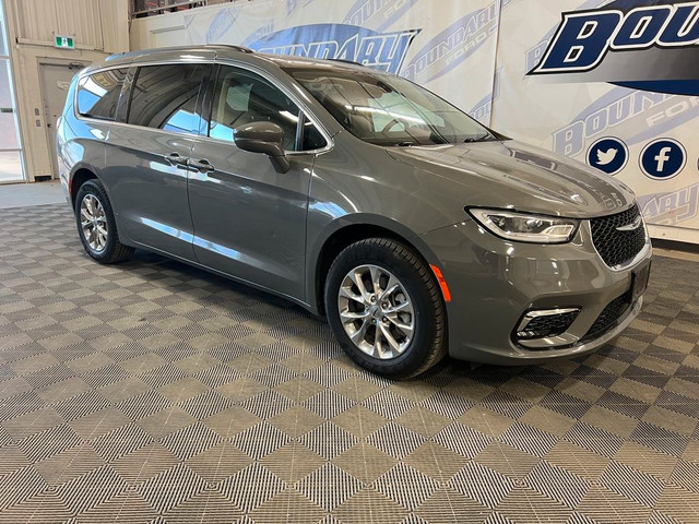 2022 Chrysler Pacifica TOURING-L AWD 3.6 V6 | HTD LTHR STS | HTD in Cars & Trucks in Lloydminster - Image 2