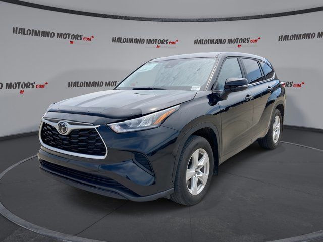 2023 Toyota Highlander LE in Cars & Trucks in Hamilton