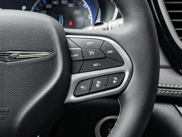 2025 Chrysler Pacifica Select in Cars & Trucks in Barrie - Image 22
