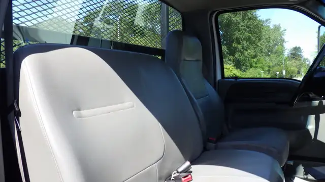 2006 Ford F650 16 Foot Flat Deck in Cars & Trucks in Delta/Surrey/Langley - Image 60