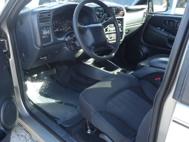 2005 Chevrolet Blazer 2 DOOR LS 4X4 ... 100% RUST FREE !! in Cars & Trucks in Winnipeg - Image 4