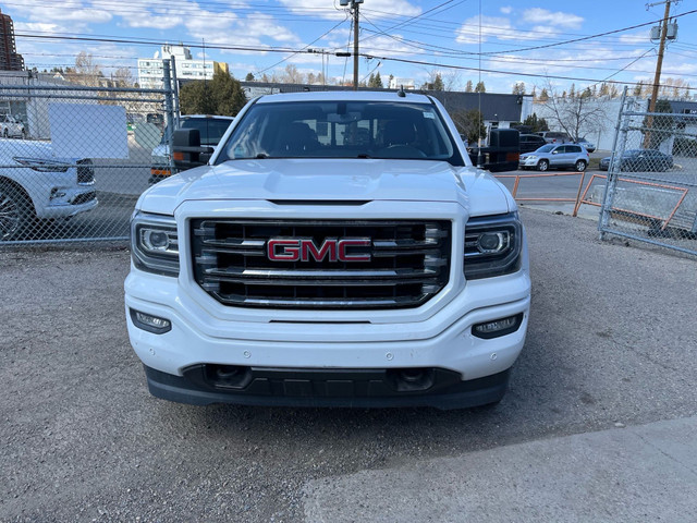 2018 GMC Sierra 1500 4WD Crew Cab 143.5" SLT in Cars & Trucks in Calgary - Image 3