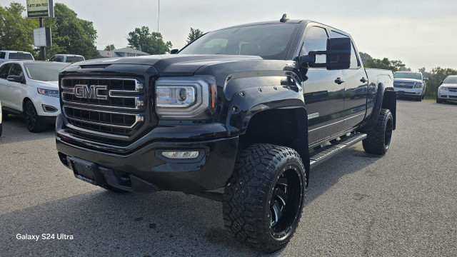 2017 GMC Sierra 1500 SLE in Cars & Trucks in London