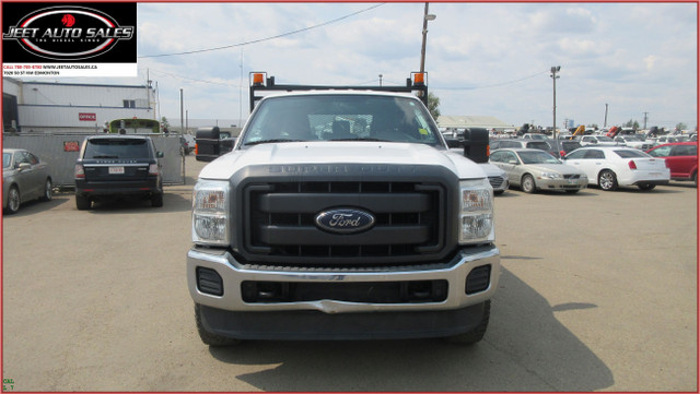 2015 Ford F-350 XLT CREW CAB FLAT DECK in Cars & Trucks in Edmonton - Image 3