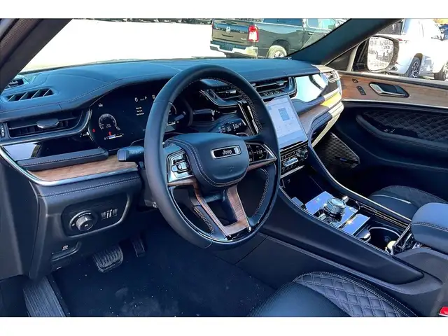 2024 Jeep Grand Cherokee Summit Reserve 4x4 Executive Demo-SAVE! dans Autos et camions dans Région de Mississauga/Peel - Image 7