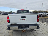 2017 GMC Sierra 2500HD SLE 4WD Crew Cab with 199,000kms on it. Vehicle comes safety certified. Exten... (image 5)