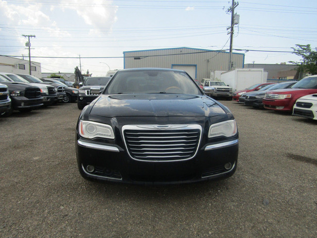 2012 Chrysler 300C 4dr AWD-LEATHER-SNROOF-BACKUP CAM in Cars & Trucks in Edmonton - Image 2