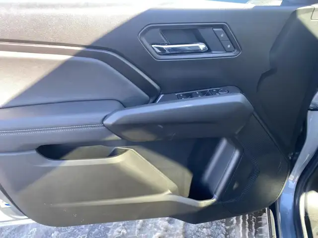 2025 GMC Canyon Crew Cab Short Box 4-Wheel Drive Elevation for s in Cars & Trucks in Grande Prairie - Image 36
