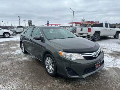 2014 Toyota Camry with Sunroof/Back-Cam./Heated Seats..!!! LE