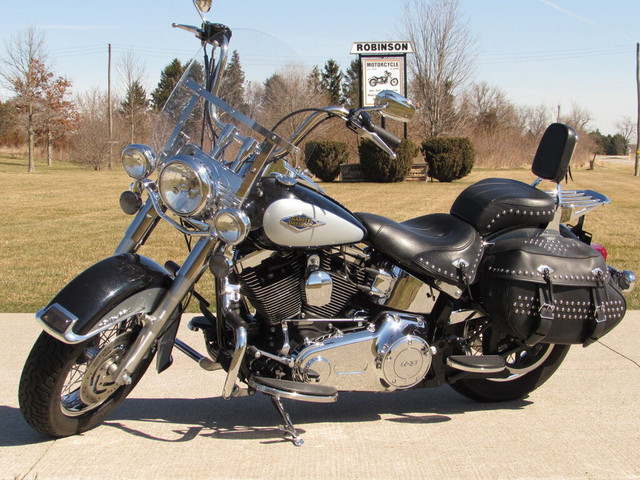  2012 Harley-Davidson FLSTC Heritage Softail Classic Low 21,000  in Street, Cruisers & Choppers in Leamington - Image 4