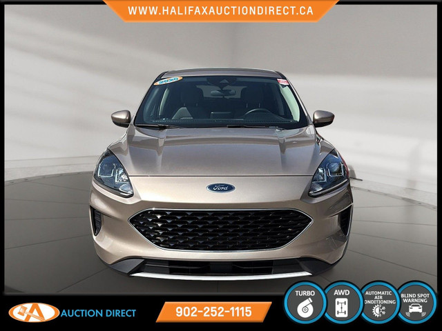 2020 Ford Escape SE 4x4! BACK UP CAMERA! LOW KMS! in Cars & Trucks in Bedford - Image 2