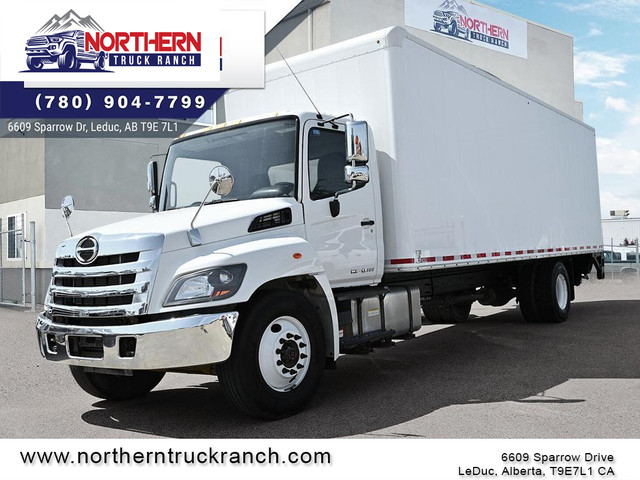 2017 Hino 338 BOX TRUCK CUBE VAN / BOX TRUCK POWER LIFT GATE in Cars & Trucks in Edmonton