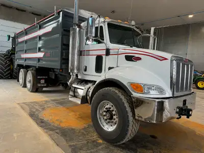 Heavy spec Peterbilt. Comes with Courtney Berg grain box. Pre emissions CAT C7. Allison 6 speed auto...