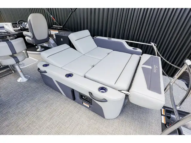 2025 Barletta Cabrio 24 UE in Powerboats & Motorboats in Québec City - Image 15