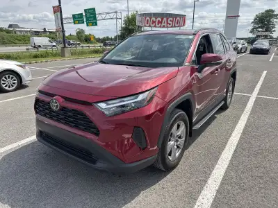 PRIX ET QUALITÉ IMBATTABLE venez découvrir notre TOYOTA RAV4 2022 XLE AWD BAS KM ÉCRAN TOIT OUVRANT...