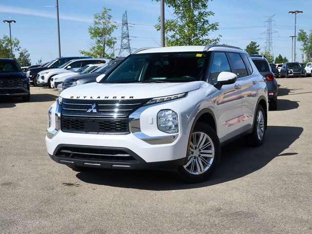 2022 Mitsubishi Outlander ES | 4WD | Backup Cam | Carplay in Cars & Trucks in Edmonton