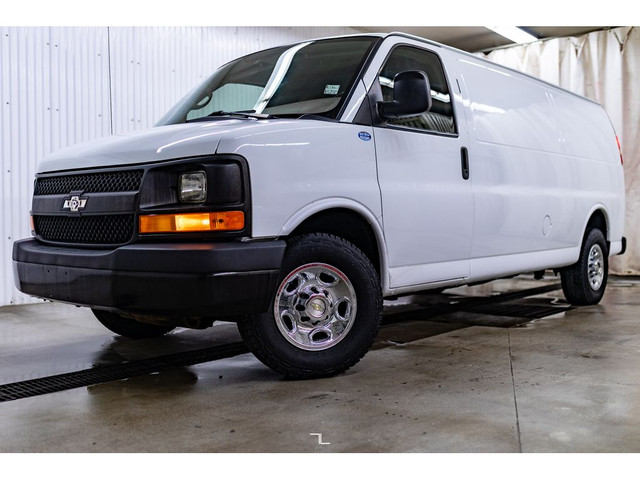 2014 Chevrolet Express 2500 Extended Cargo Van in Cars & Trucks in Grande Prairie - Image 3