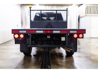 **ACCIDENT FREE - MECHANICALLY CERTIFIED** 24,704 KM This 2022 Chevrolet Silverado 3500HD 4x4 Crew C... (image 7)
