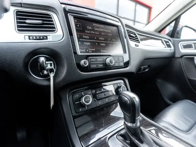 2015 Volkswagen Touareg Execline 3.6 - AWD | Pano Sunroof | 360  in Cars & Trucks in Saskatoon - Image 20