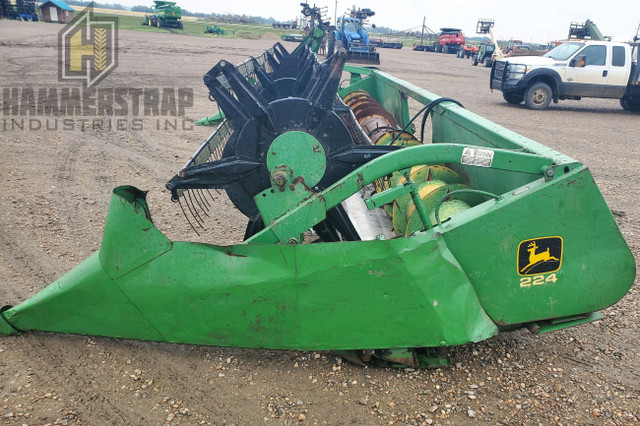 JOHN DEERE 224 24 Ft Straight Cut Auger Combine Flex Header in Farming Equipment in Edmonton - Image 4