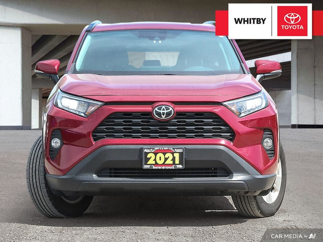 2021 Toyota RAV4 XLE FWD 2.5L / Power Moonroof / Power Liftgate  in Cars & Trucks in Oshawa / Durham Region - Image 4