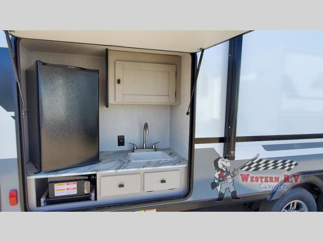 2024 Coachmen RV Apex Ultra-Lite 251RBK in Travel Trailers & Campers in Calgary - Image 4