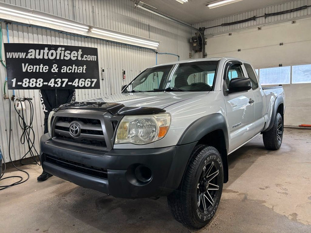  2009 Toyota Tacoma 4 cyl. 5 vitesse manuel 4x4 a voir in Cars & Trucks in Québec City