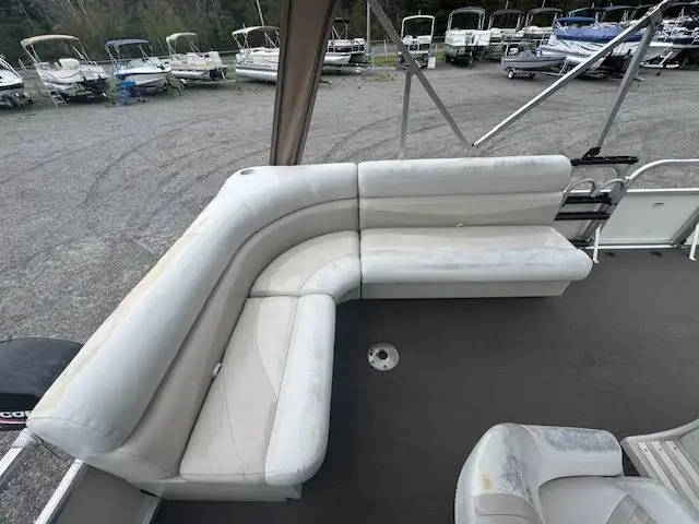 2006 18' LEGEND PONTOON 25HP MERCURY 4-STROKE EFI BIGFOOT in Powerboats & Motorboats in Peterborough - Image 11