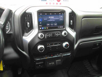 2019 GMC Sierra SLE 4x4 Crew Cab 6.5 Foot Box with 123,546km! Equipped with remote keyless entry, po... (image 8)