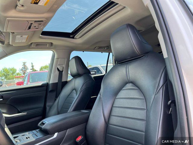 2022 Toyota Highlander XLE AWD | Leather Seats | Heated Seats in Cars & Trucks in Strathcona County - Image 3