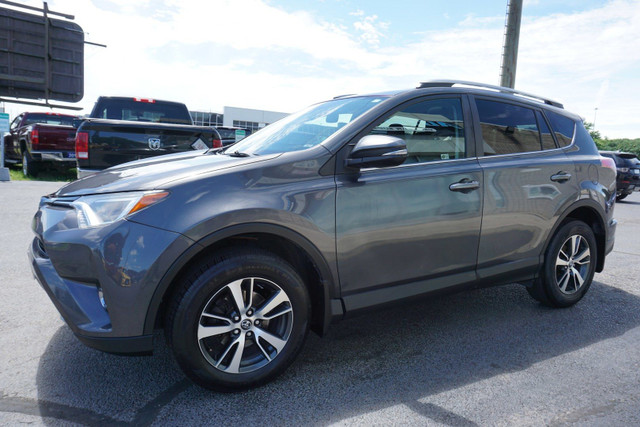 2018 Toyota RAV4 in Cars & Trucks in Oakville / Halton Region - Image 3