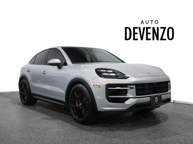 2024 Porsche Cayenne S Coupe V8 468hp Lightweight Sport Package in Cars & Trucks in Laval / North Shore - Image 2