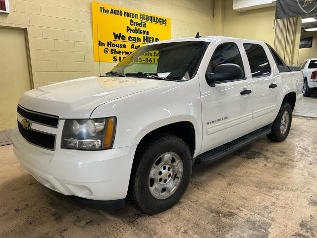 2011 Chevrolet Avalanche LS in Cars & Trucks in Windsor Region