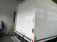 FORD E-450 CUBE 16 PIEDS 176 WB MOTEUR 7.3L DIFFERENTIEL 4.56 BLANC 14,000 GVWR PACKAGE EN PARFAITE... (image 8)