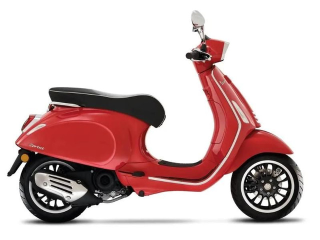 2023 PIAGGIO SPRINT 50 EVPTR7CCAL in Scooters & Pocket Bikes in Saguenay