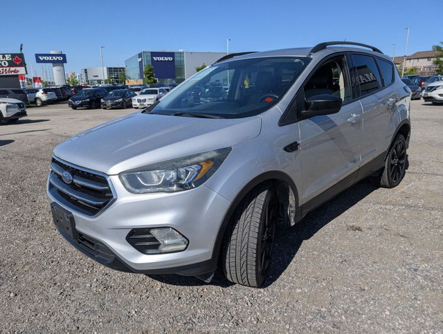 2017 Ford Escape SE | PANO ROOF | CAMERA | HEATED SEATS in Cars & Trucks in London - Image 2