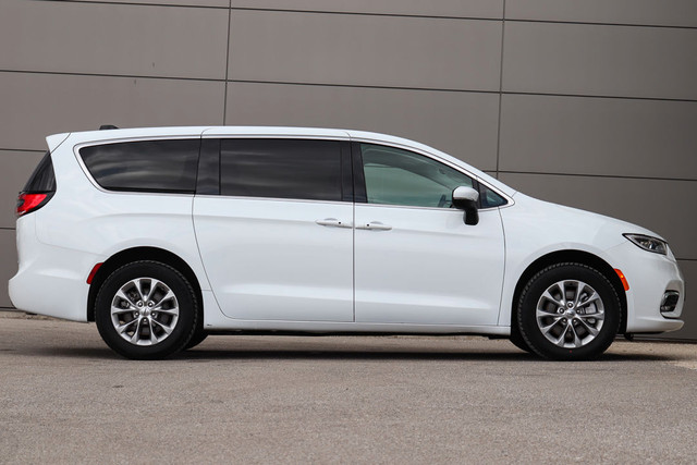 2023 Chrysler Pacifica Touring L AWD | 7 SEATER in Cars & Trucks in London - Image 4