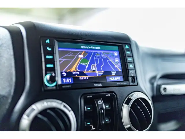 2018 Jeep Wrangler JK Unlimited 4x4 Sahara Nav in Cars & Trucks in Red Deer - Image 16