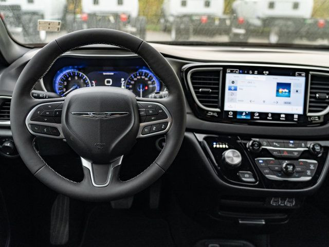 2025 Chrysler Grand Caravan SXT in Cars & Trucks in Barrie - Image 2