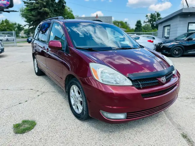 2004 Toyota Sienna XLE in Cars & Trucks in Edmonton - Image 6