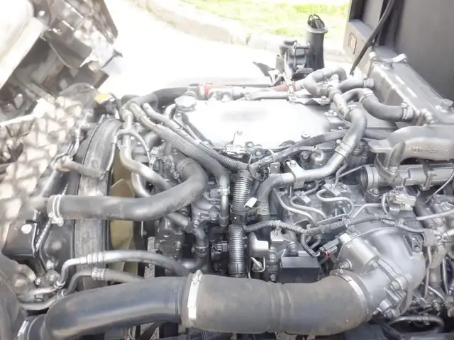 2015 isuzu NPR 12 Foot Flat Deck 3 Seater Diesel in Heavy Trucks in Richmond - Image 37